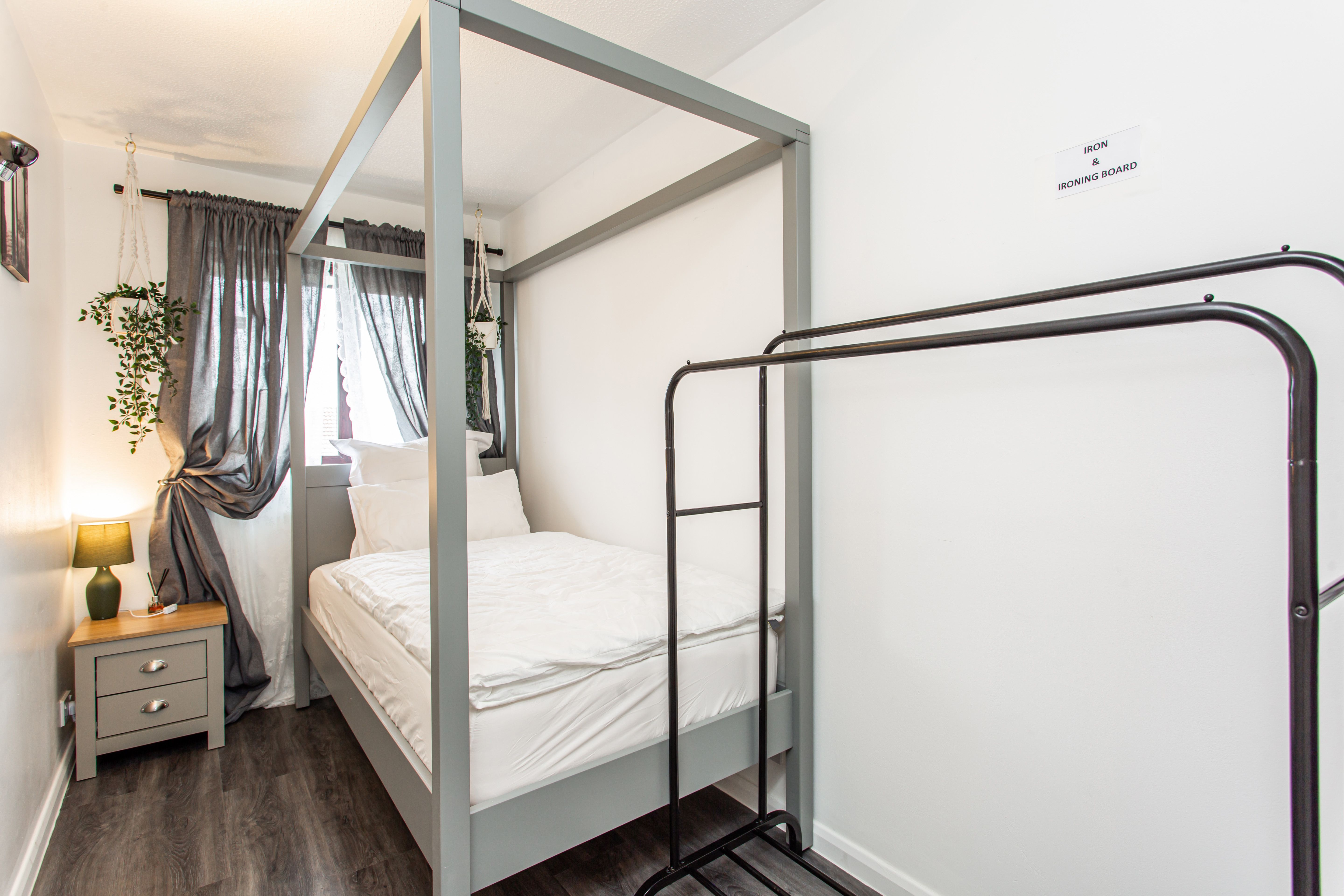 2 Bed Flat, Crystal Way, RM8